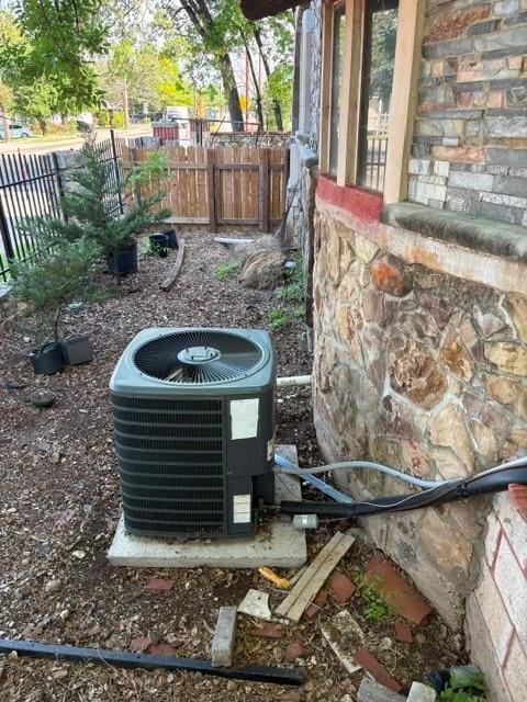 4335 Moler Street, Dallas TX 75211 - Photo 2