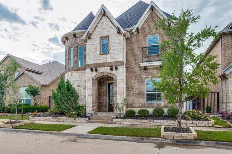 1328 Viridian Park Lane, Arlington TX 76005 - Photo 2