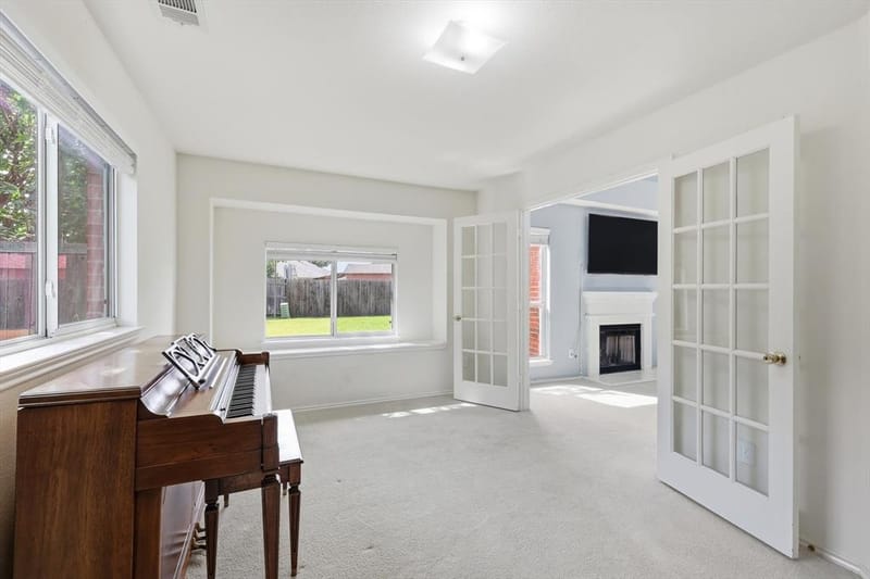 1703 Wolf Creek Drive, Arlington TX 76018 - Photo 13