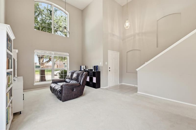 1703 Wolf Creek Drive, Arlington TX 76018 - Photo 7