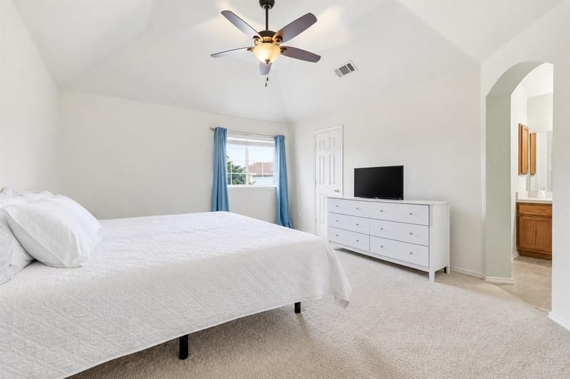 1703 Wolf Creek Drive, Arlington TX 76018 - Photo 15