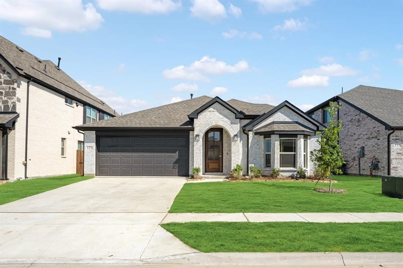 121 Winterwood Drive, Lavon TX 75166