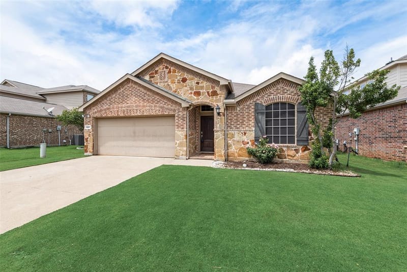 8221 Black Hills Trail, Aubrey TX 76227