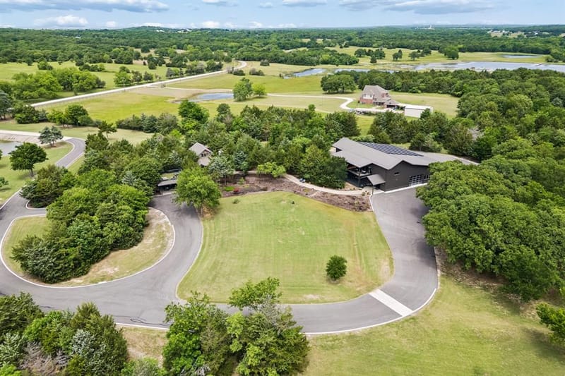 1306 Morrow Road, Valley View TX 76272 - Photo 37