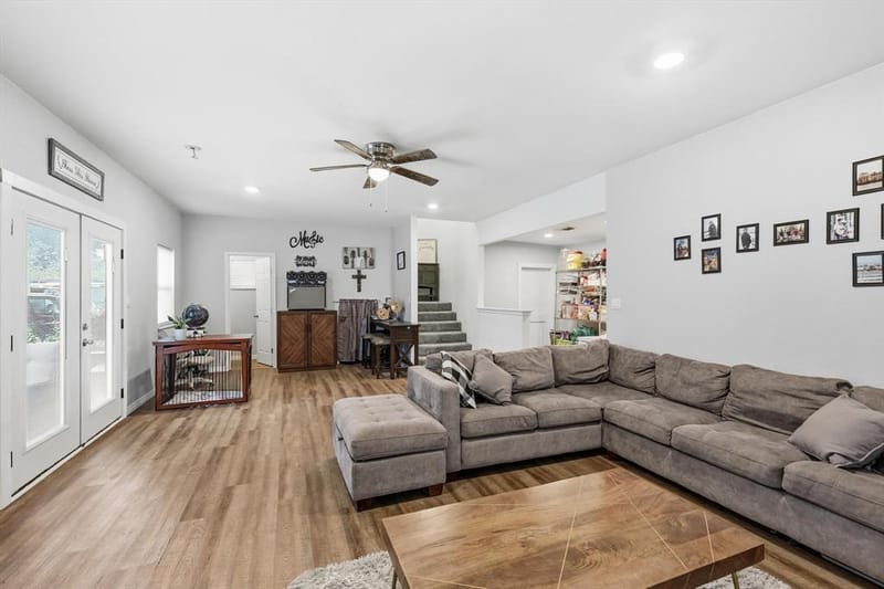 2518 Gladstone Drive, Dallas TX 75211 - Photo 22