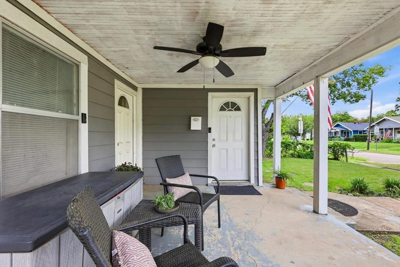 2518 Gladstone Drive, Dallas TX 75211 - Photo 3