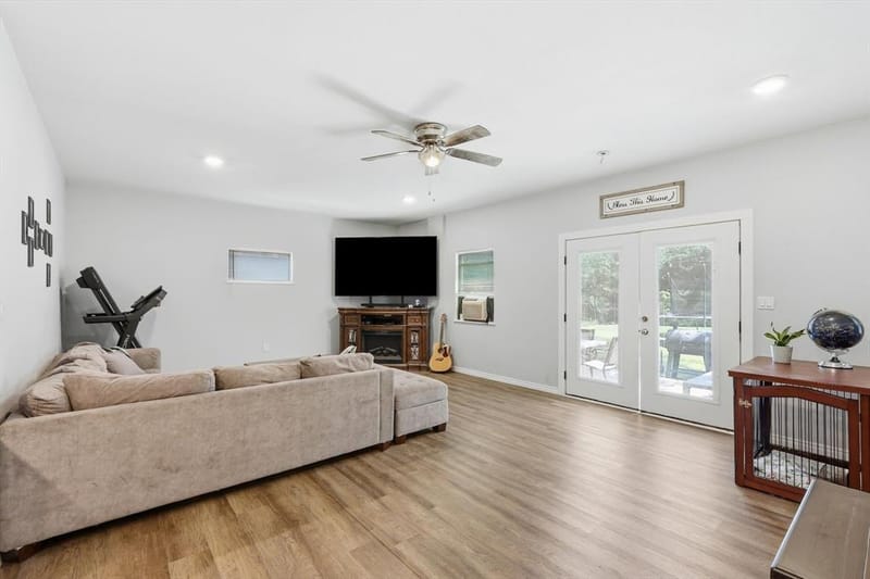 2518 Gladstone Drive, Dallas TX 75211 - Photo 9