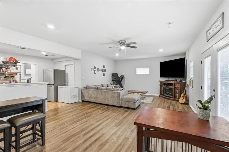 2518 Gladstone Drive, Dallas TX 75211 - Photo 10