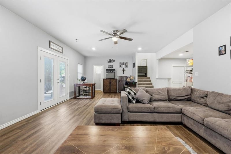 2518 Gladstone Drive, Dallas TX 75211 - Photo 11