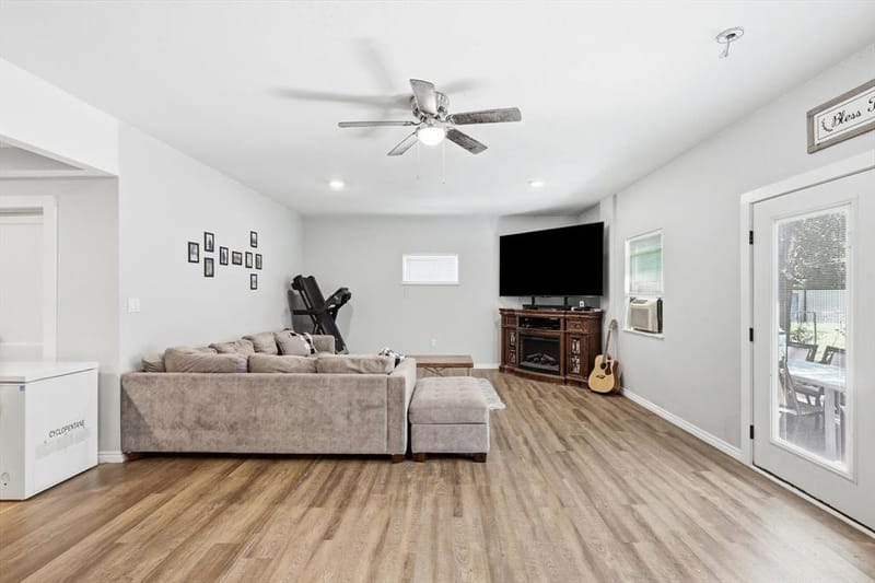 2518 Gladstone Drive, Dallas TX 75211 - Photo 8