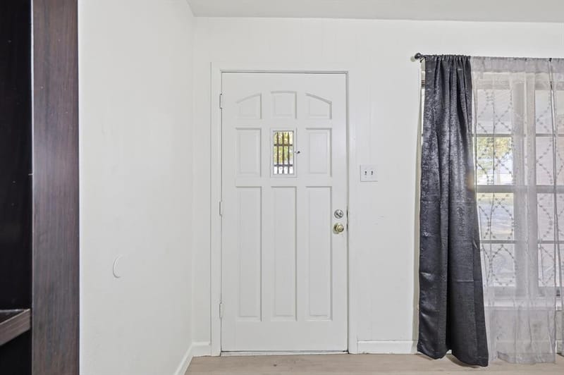 612 N 10th Street, Sanger TX 76266 - Photo 2