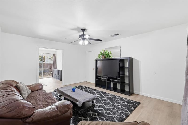 612 N 10th Street, Sanger TX 76266 - Photo 6