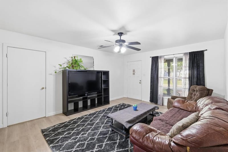 612 N 10th Street, Sanger TX 76266 - Photo 5