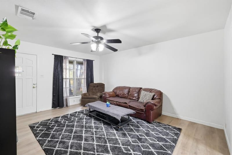 612 N 10th Street, Sanger TX 76266 - Photo 4