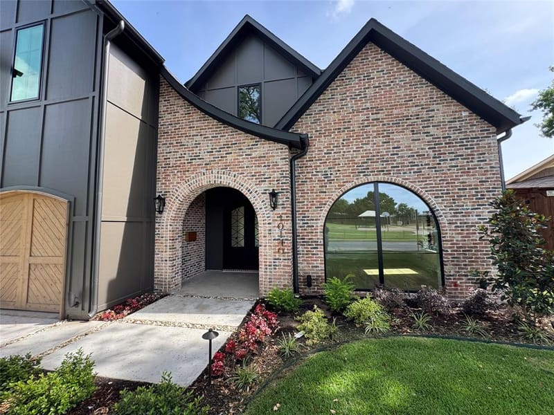 10140 Lakemere Drive, Dallas TX 75238 - Photo 2