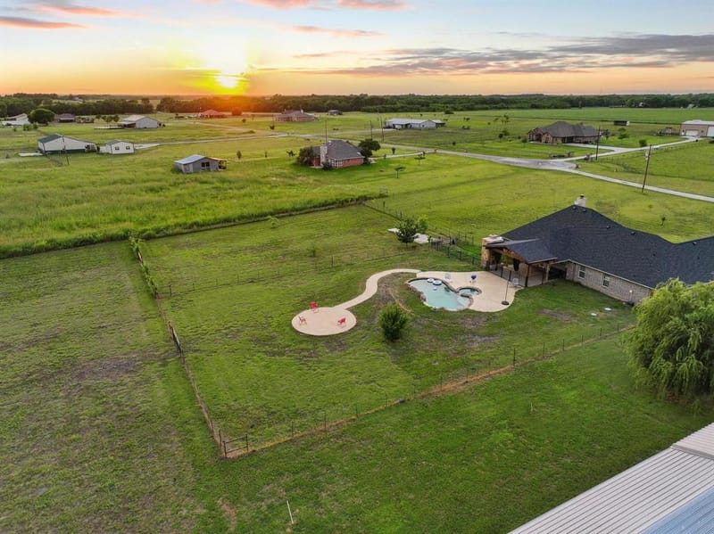 460 County Road 4421, Trenton TX 75490 - Photo 9