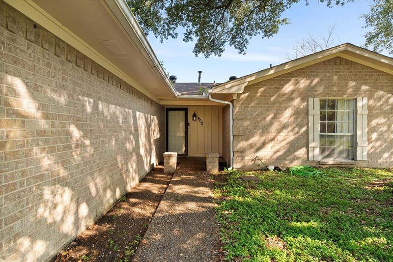402 Carol Avenue, Corsicana TX 75110 - Photo 2