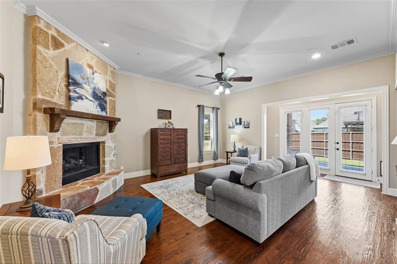 8747 Kelvington Drive, Frisco TX 75035 - Photo 10