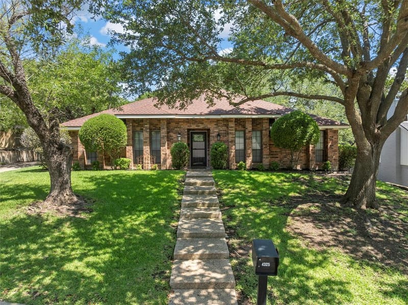 4325 Green Point Drive, Waco TX 76710 - Photo 2