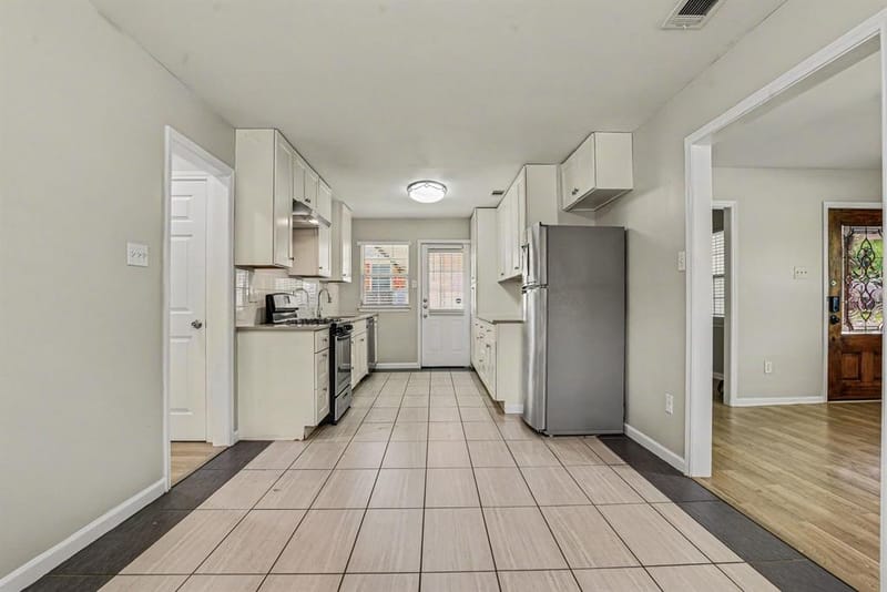 1125 Waweenoc Avenue, Dallas TX 75216 - Photo 10