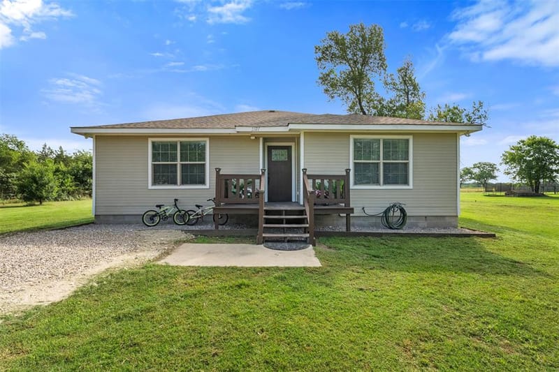 3727 SW County Road 1160, Corsicana TX 75110