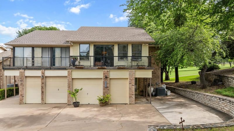 4407 Overlook Court, Granbury TX 76049 - Photo 2