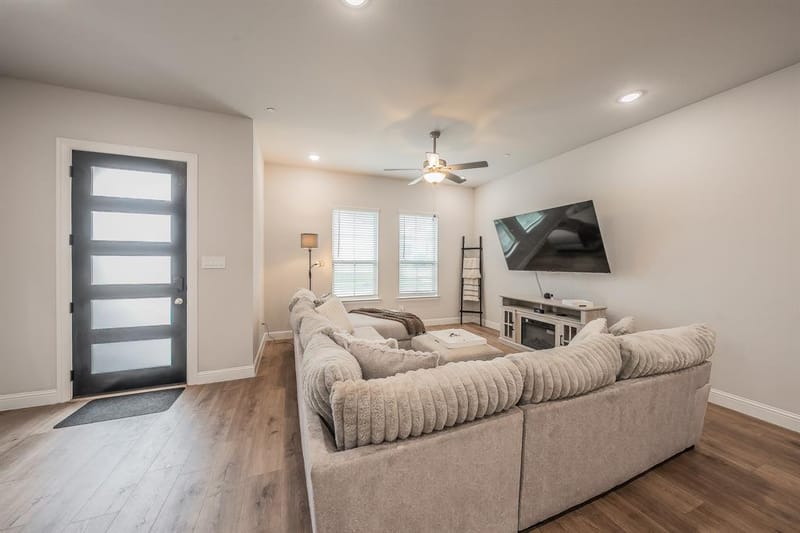 12933 Couture Drive, Farmers Branch TX 75234 - Photo 2