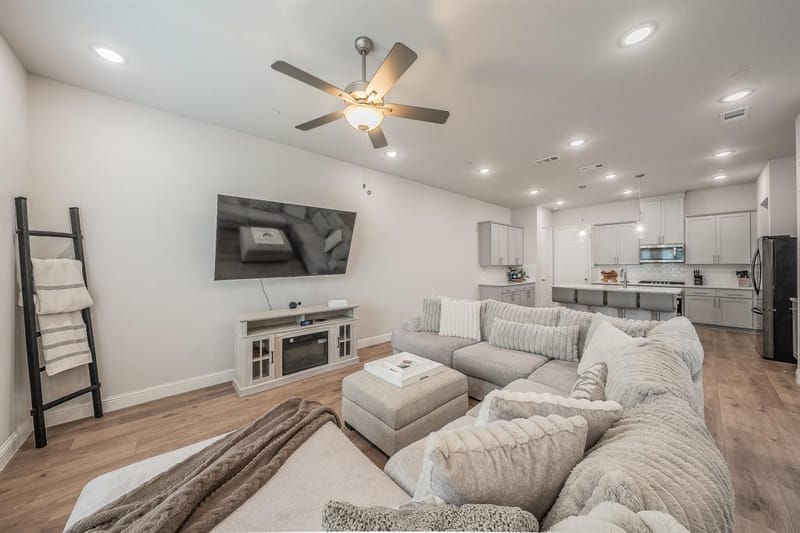 12933 Couture Drive, Farmers Branch TX 75234 - Photo 6
