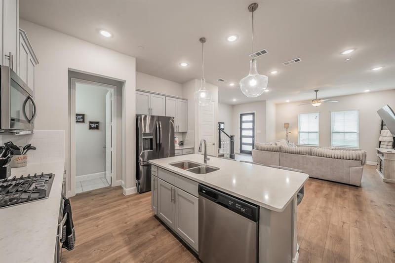 12933 Couture Drive, Farmers Branch TX 75234 - Photo 10
