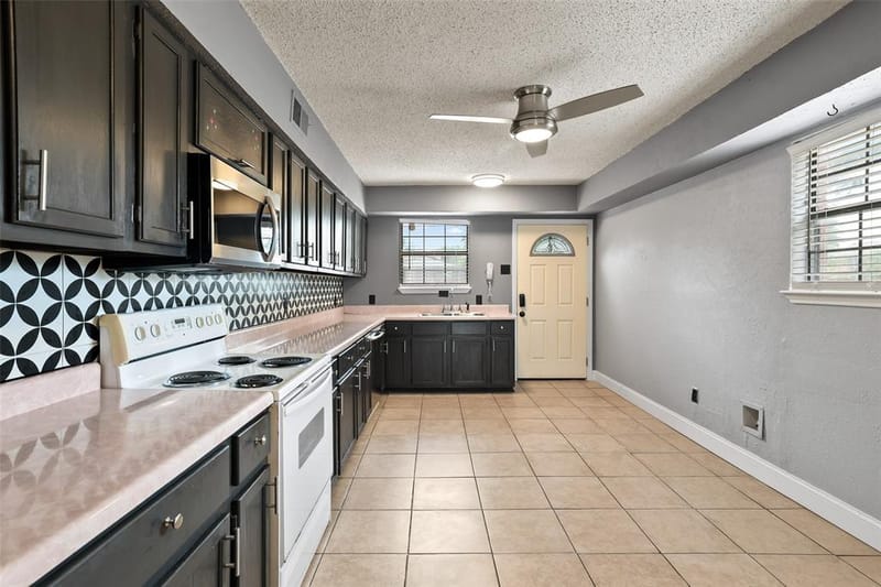 204 E Avenue D, Garland TX 75040 - Photo 23