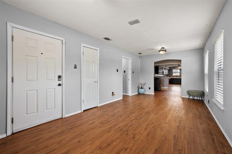 204 E Avenue D, Garland TX 75040 - Photo 5
