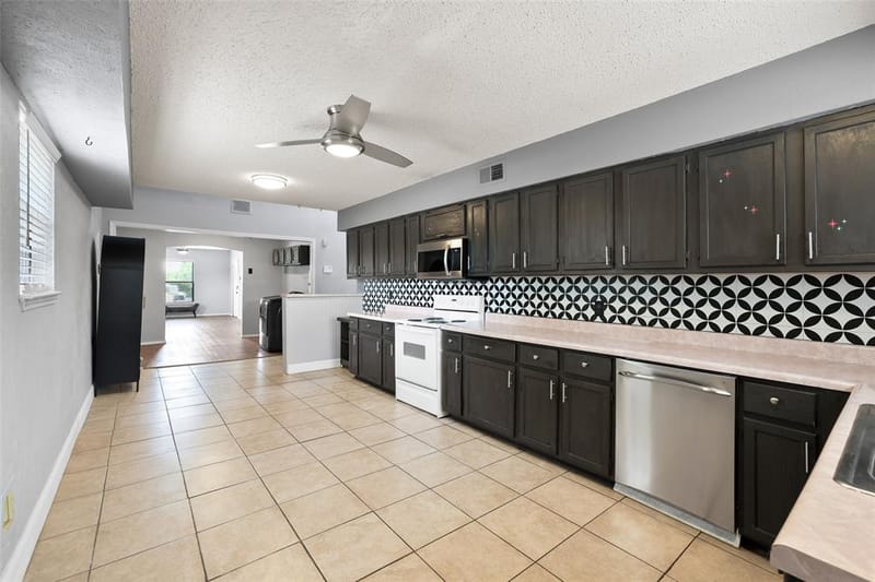 204 E Avenue D, Garland TX 75040 - Photo 24