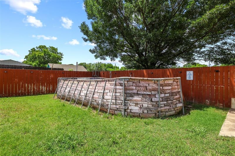 204 E Avenue D, Garland TX 75040 - Photo 30