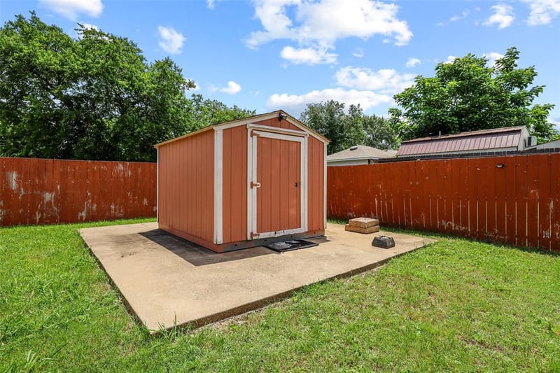 204 E Avenue D, Garland TX 75040 - Photo 31