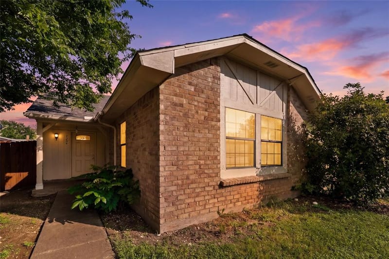 7254 Pineberry Road, Dallas TX 75249 - Photo 2