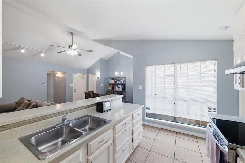 7254 Pineberry Road, Dallas TX 75249 - Photo 12
