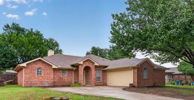 1901 Le Sage Court, Denton TX 76208 - Photo 2