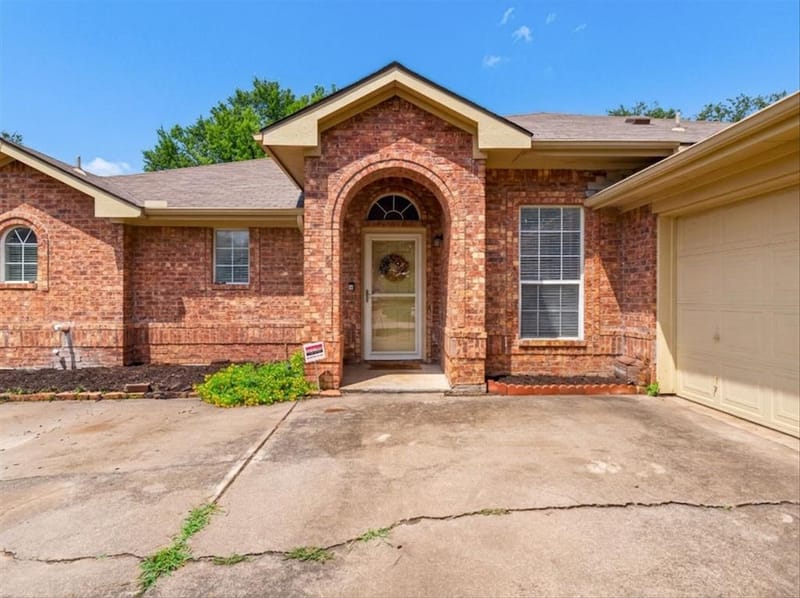 1901 Le Sage Court, Denton TX 76208 - Photo 4