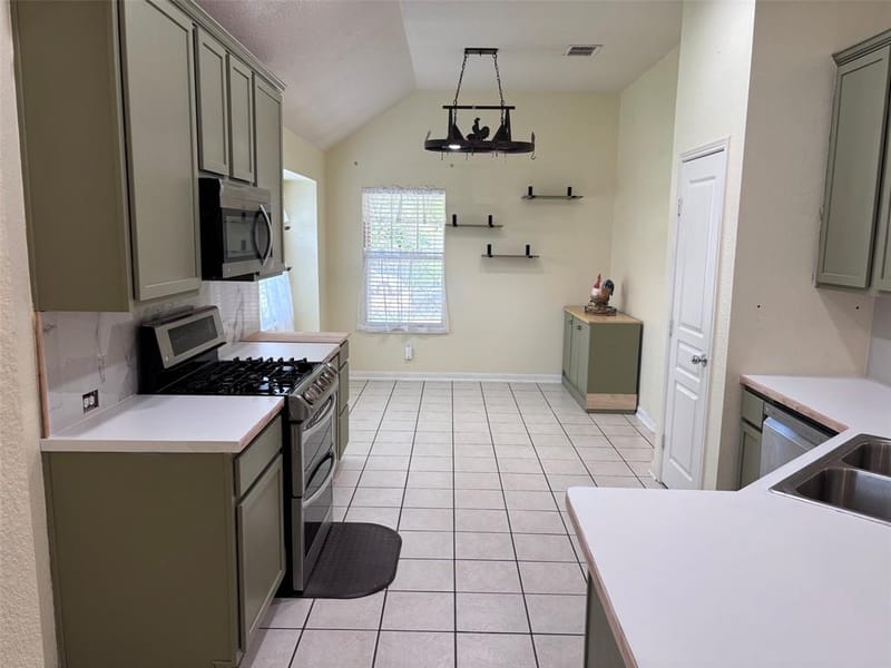 13740 Village Vista Drive, Fort Worth TX 76052 - Photo 5