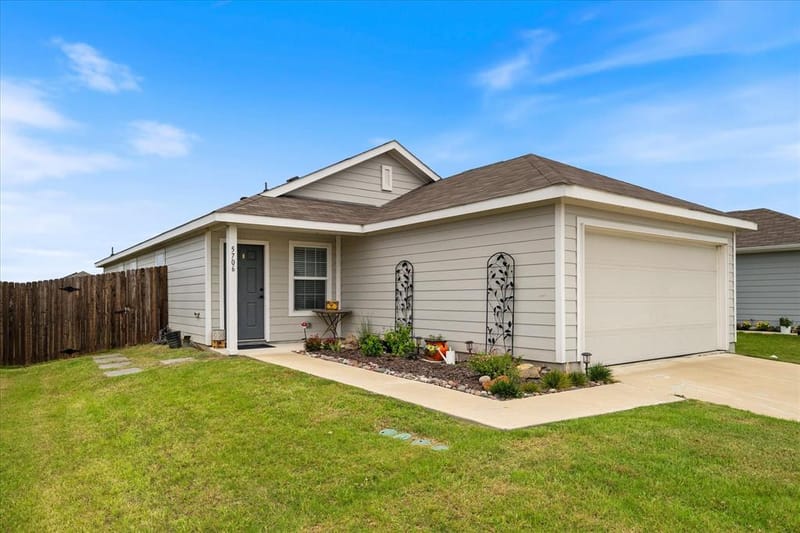 5706 Bristle Leaf Drive, Princeton TX 75407