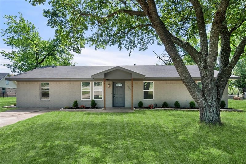 1009 N Spikes Road, Corsicana TX 75110