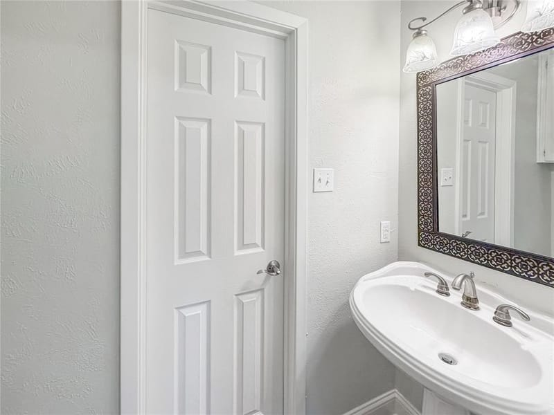 100 W Pleasantview Drive, Hurst TX 76054 - Photo 6