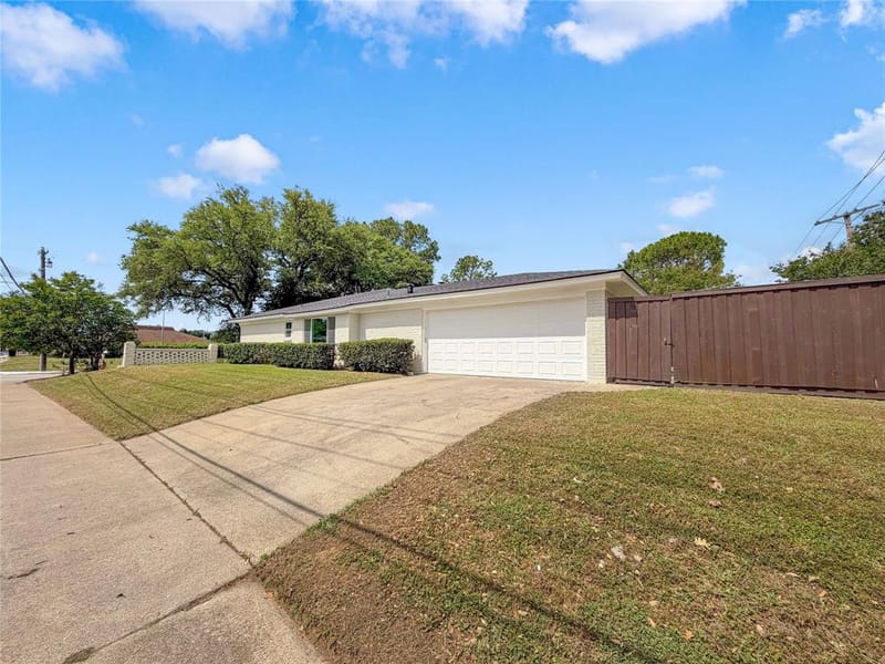 100 W Pleasantview Drive, Hurst TX 76054 - Photo 7
