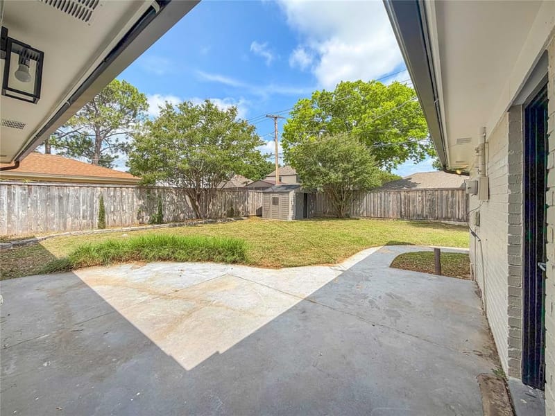 100 W Pleasantview Drive, Hurst TX 76054 - Photo 24