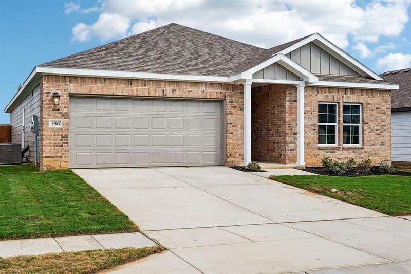 356 Declan Street, Springtown TX 76082 - Photo 2