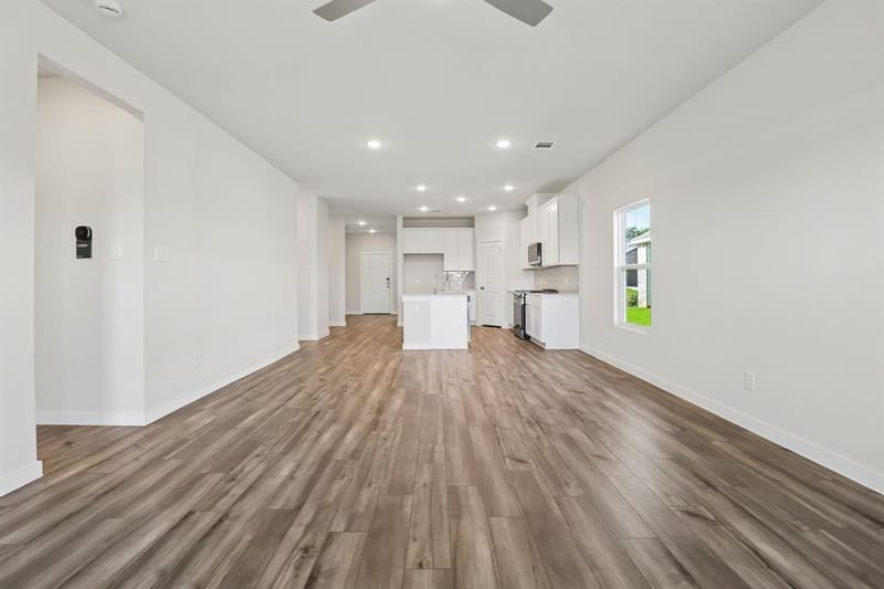 360 Declan Street, Springtown TX 76082 - Photo 4
