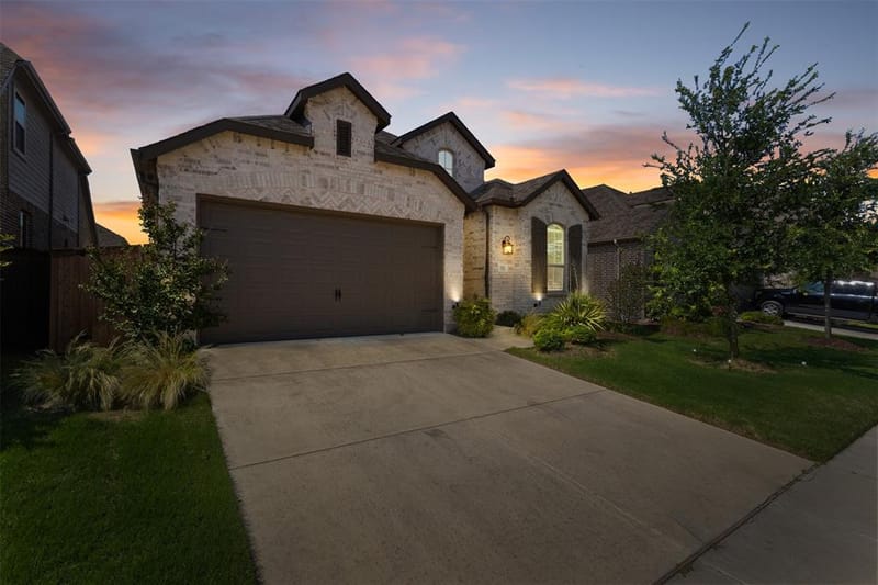 1916 Pelham Drive, Aubrey TX 76227