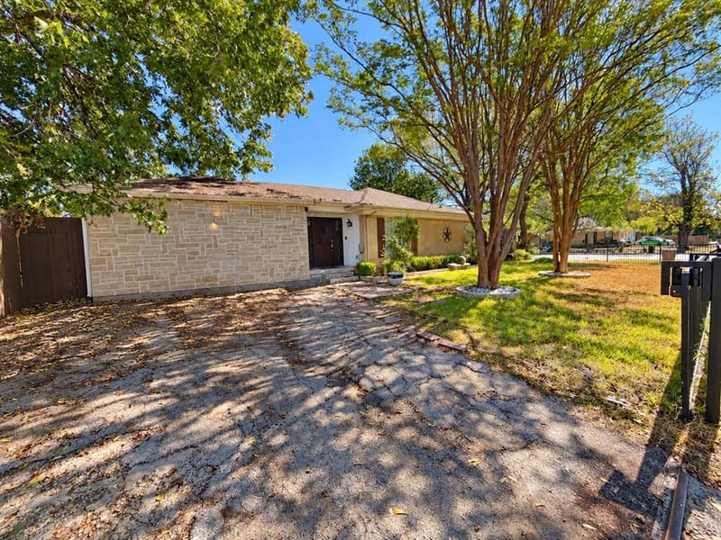 10505 Ferguson Road, Dallas TX 75228 - Photo 2