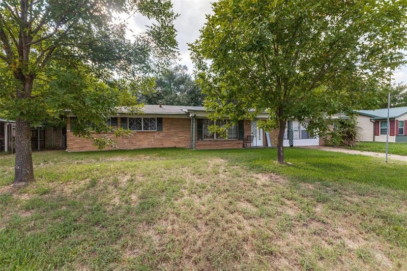 425 Lybrand Street, Wills Point TX 75169 - Photo 2