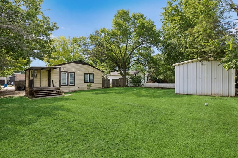 1120 S Pine Street, Grapevine TX 76051 - Photo 2
